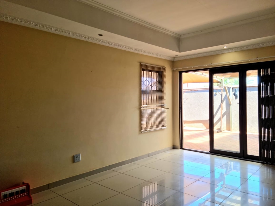 3 Bedroom Property for Sale in Tlhageng Northern Cape